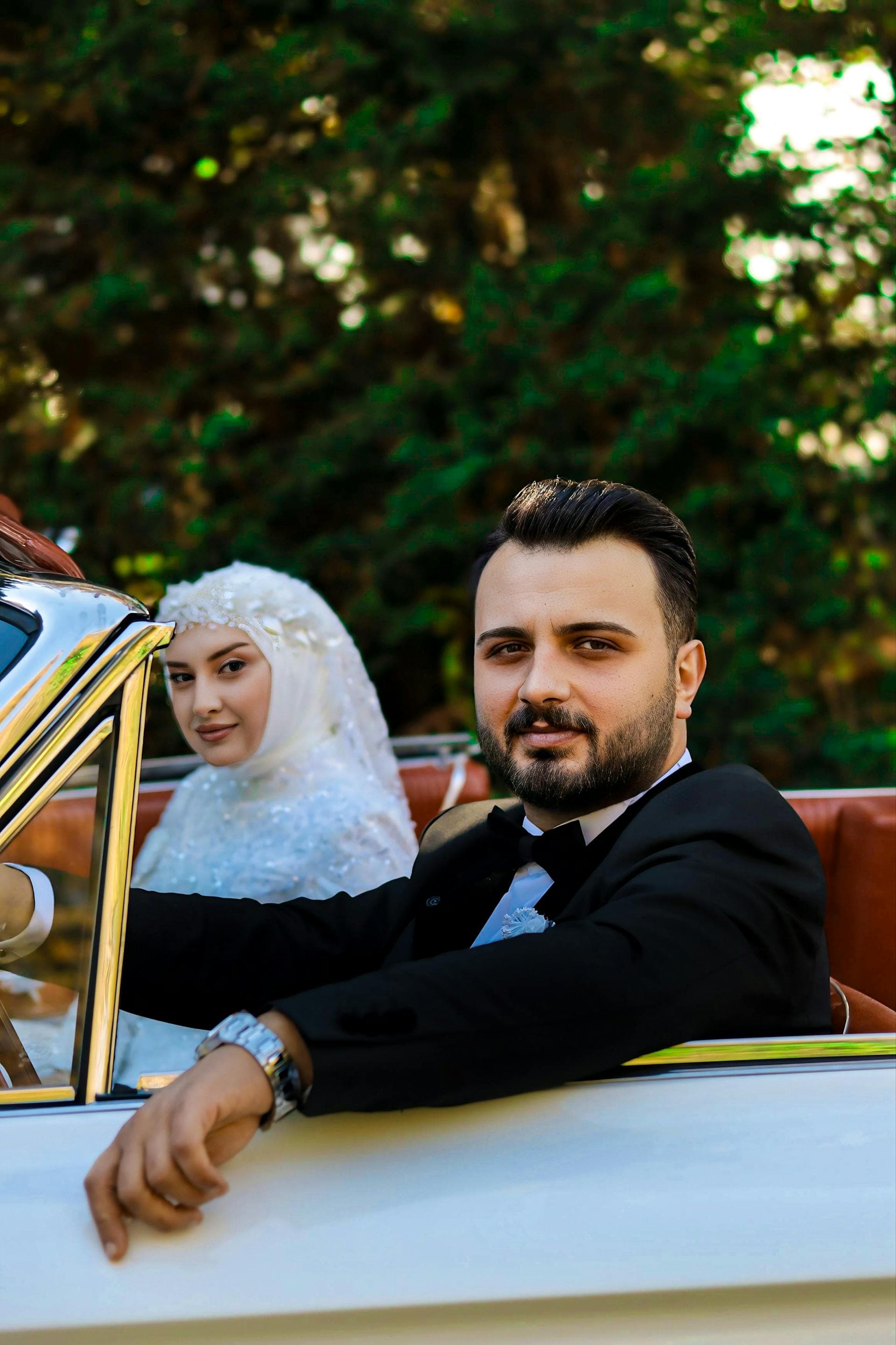 Newlywed couple in classic convertible wedding car, Adelaide booking step-by-step guide