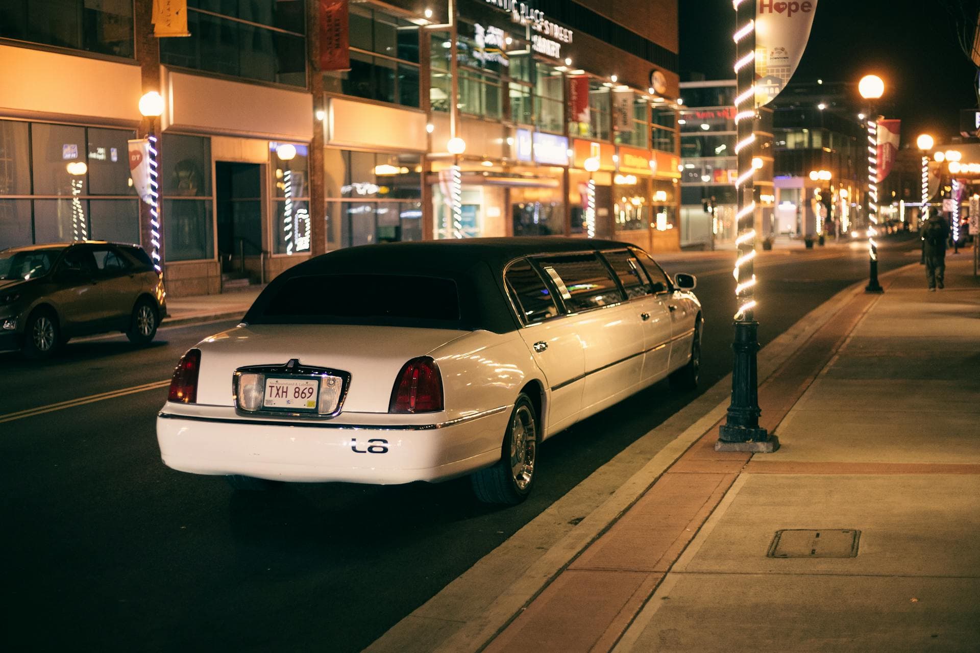Stretch SUV limousine, Adelaide large-group hire for 14 to 16 passengers