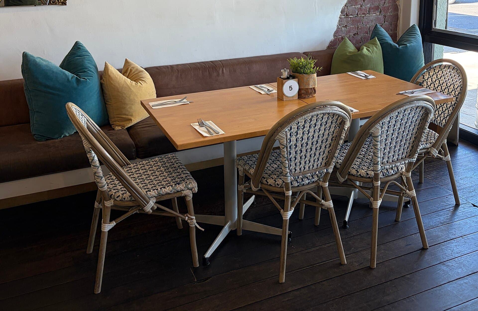 Lighthouse Wharf Hotel, Port Adelaide heritage harbour chauffeur pickup